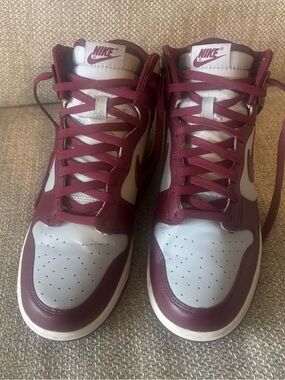 Men’s Nike High-Top dunk Sneakers in Burgundy and White size 10